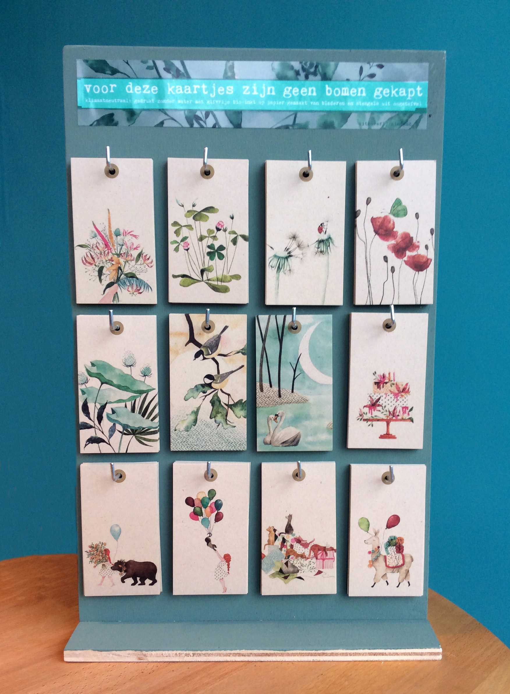 Small greeting-cards holder